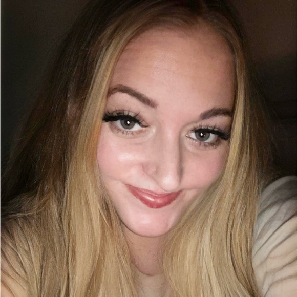 Checkout my Closet and help me Support my daughter! Single mom here! - Picture 15 of 16